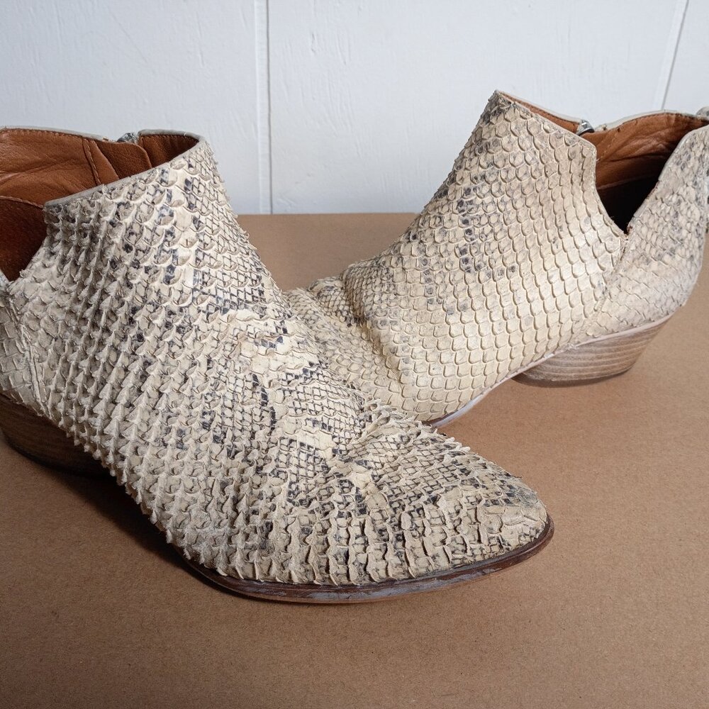 Franco Sarto Snakeskin Print Leather Booties Ankle Boots Womens 8.5 Shoes Cream
